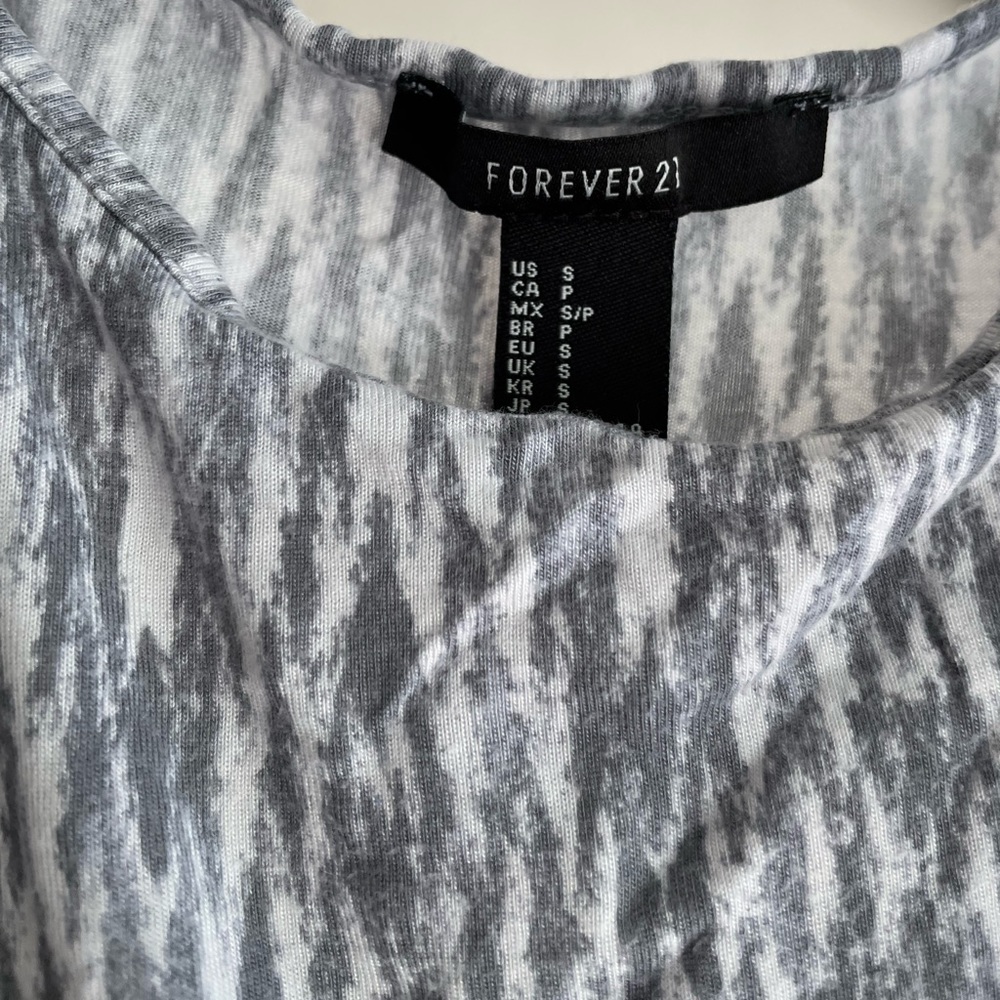 Patterned Crop Top - Picture 4 of 4